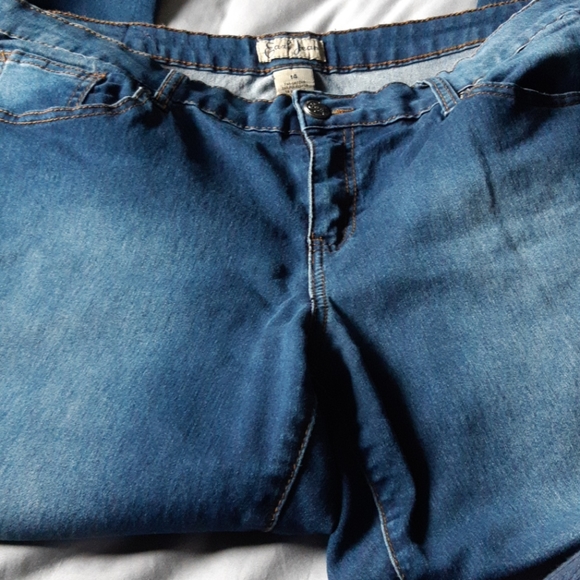 Jeans - Picture 4 of 5